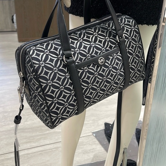 MICHAEL KORS JST TRAVEL MEDIUM DUFFLE SATCHEL SHOULDER CROSSBODY BAG MK BLK/SVR - Picture 4 of 16